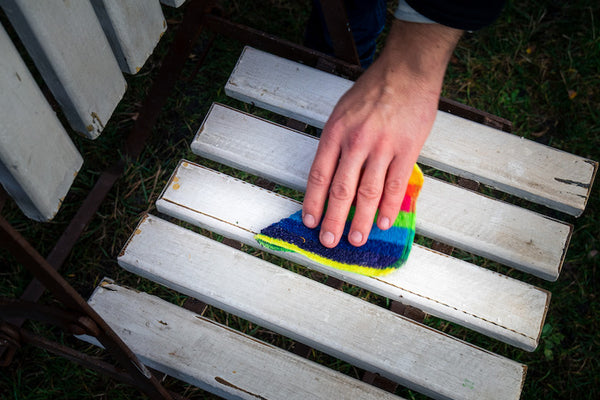 Garten, Balkon und Terrassenmöbel reinigen mit dem Rainbow Scrubby